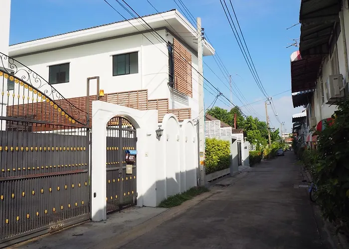 Ostello Private House Sk93 *